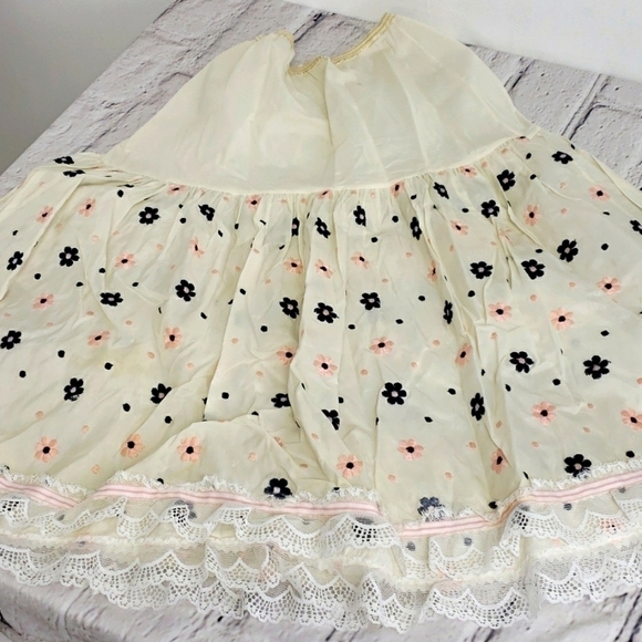 Vintage 50s Half Slip Embroiidered Flowers. Acetate GUC See Pics - Picture 1 of 15